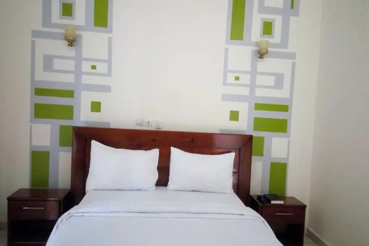 Room 4 of 17
