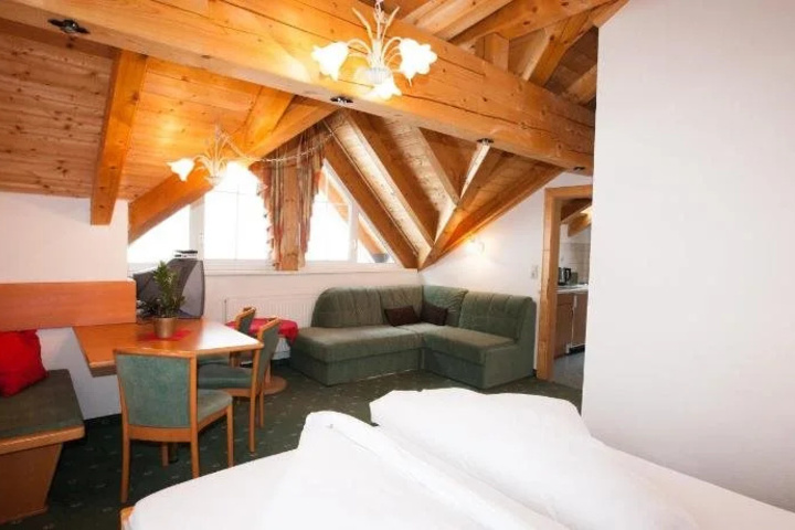 Room 5 of 21
