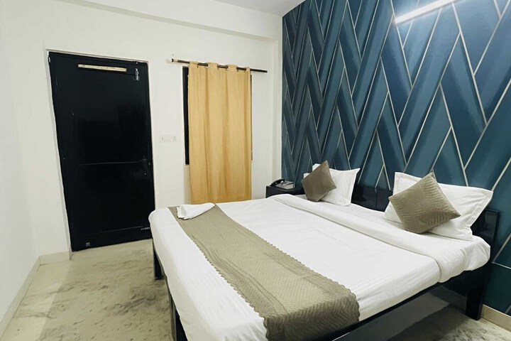 Room 11 of 22