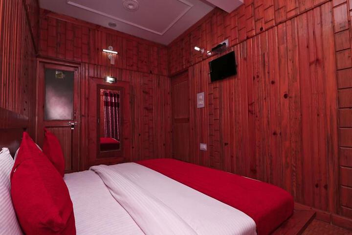 OYO 13760 MOUNT VIEW DHANAULTI DREAM