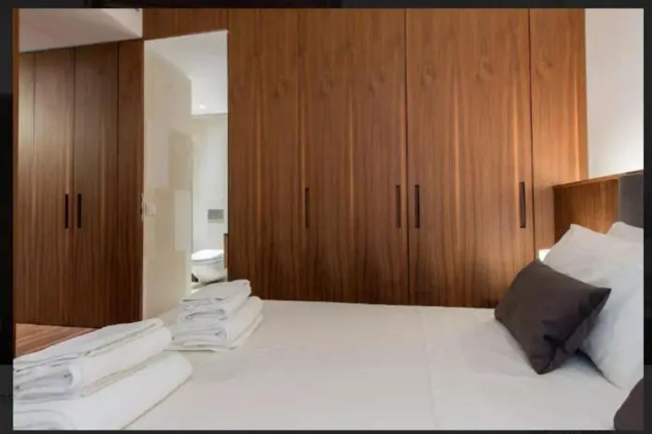 Room 2 of 11