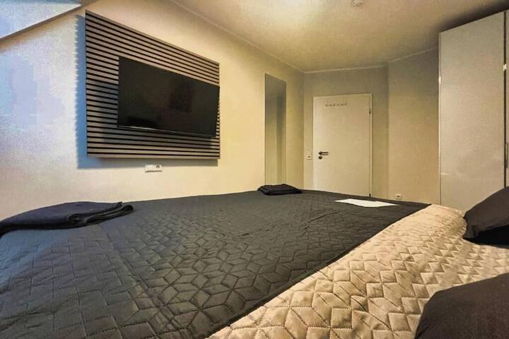 Room 34 of 60