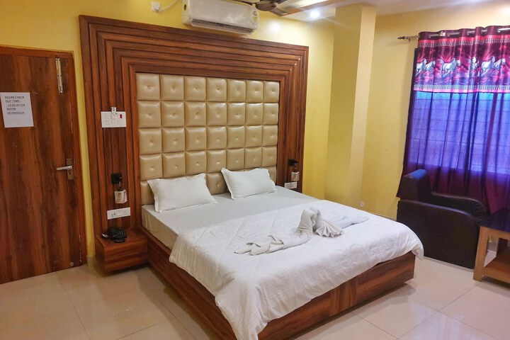 Room 9 of 14