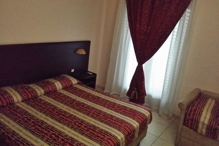 Room 10 of 63