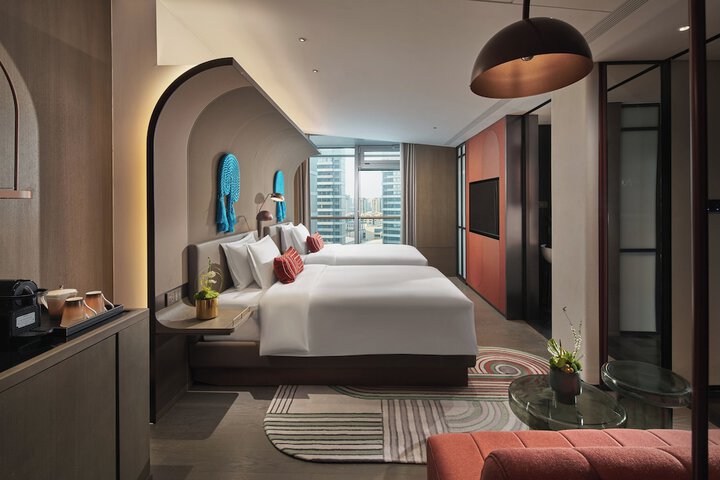 Room 10 of 93