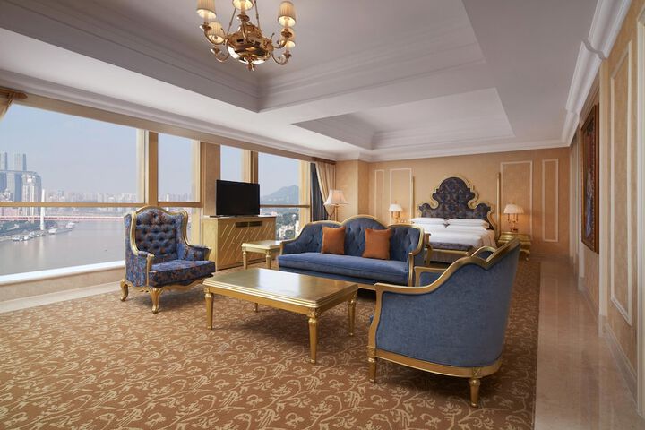 Room 32 of 87