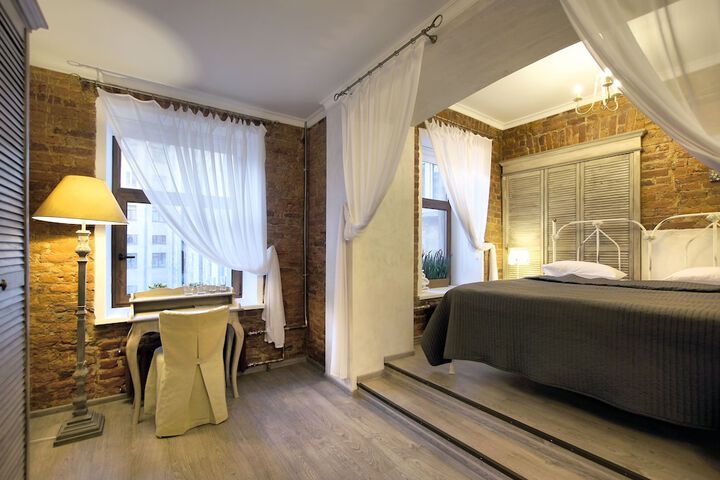 Room 9 of 32
