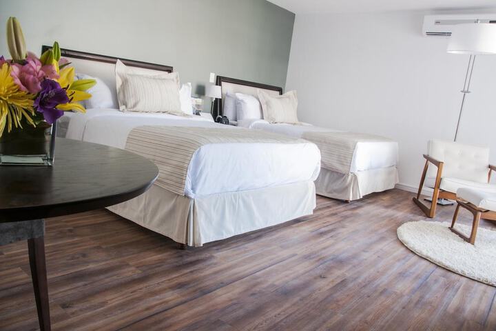 Room 7 of 77