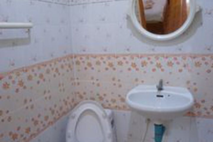 Room 5 of 32
