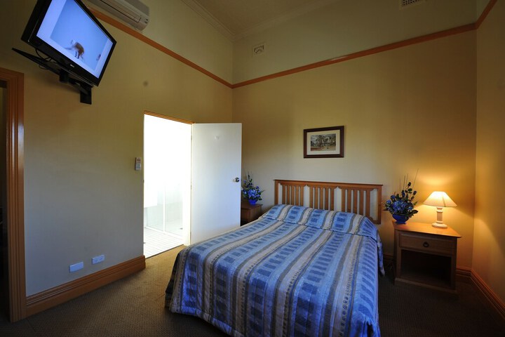 Room 3 of 16