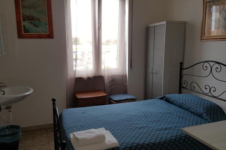 Room 8 of 48