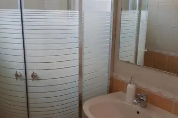 Room 2 of 2