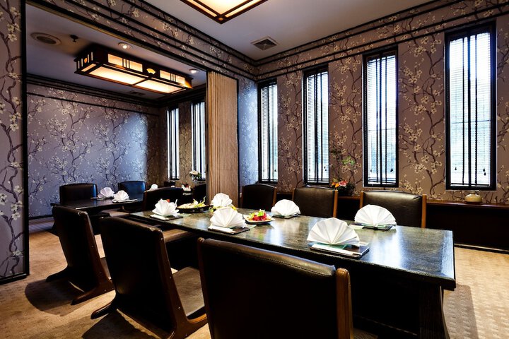 Dining 69 of 100