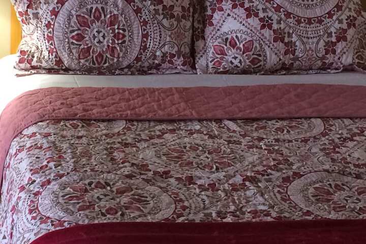 1 Queen Bed (15 of 29)