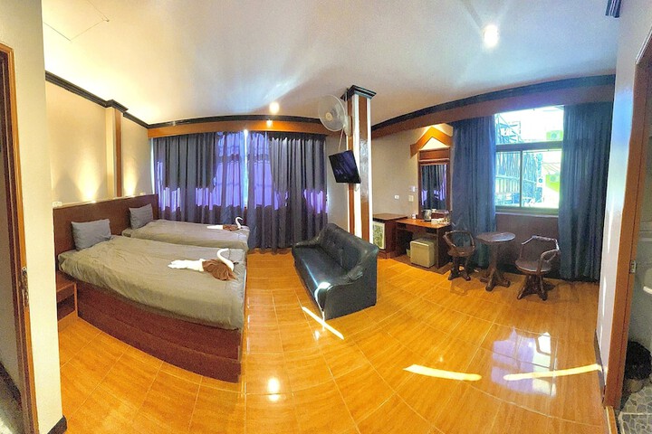 Room 13 of 34