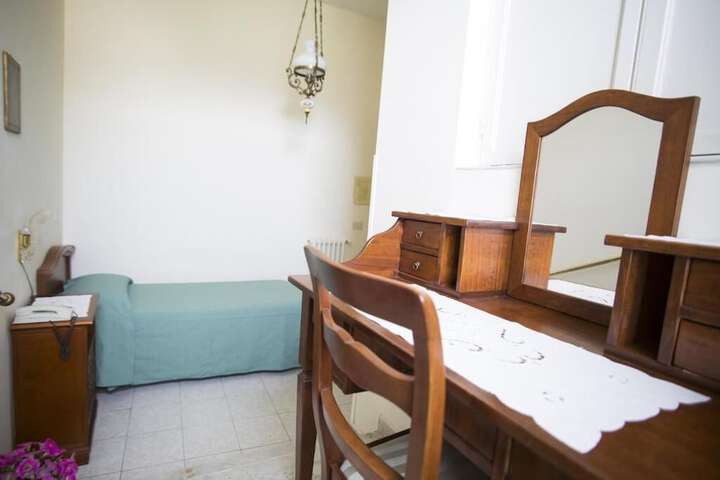 Room 4 of 110