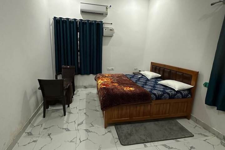 Room 8 of 29