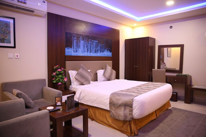 Room 14 of 80