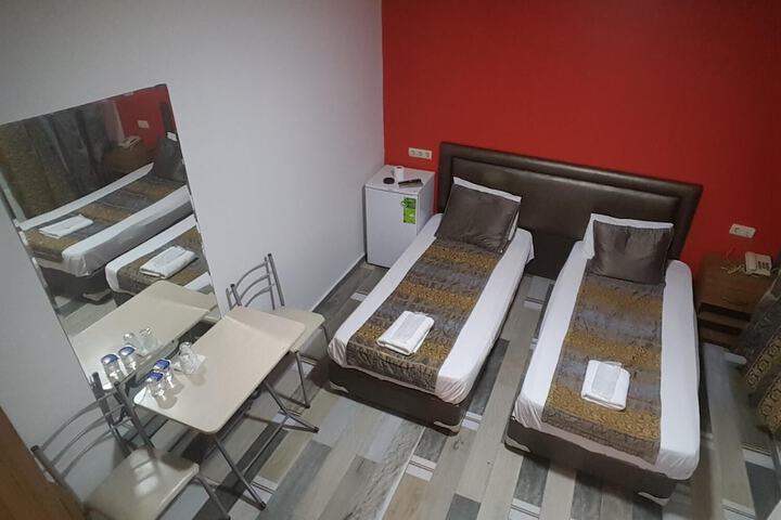 Room 9 of 32