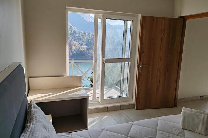 Room 2 of 26