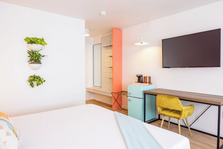 Room 9 of 21