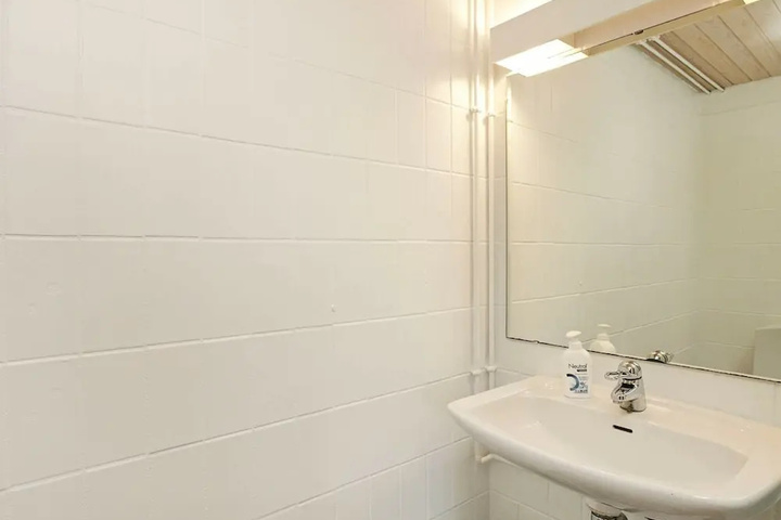 Room 6 of 10