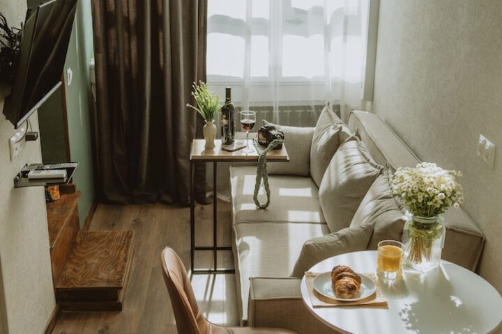 Room 53 of 66