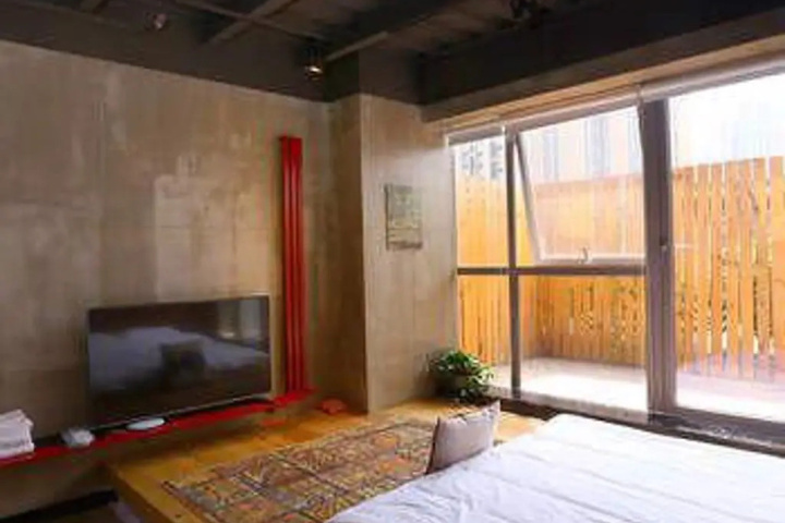Room 5 of 15