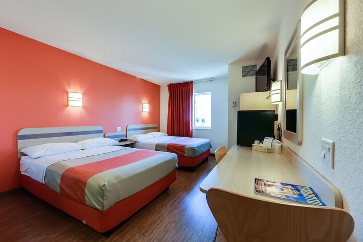 Room 18 of 28