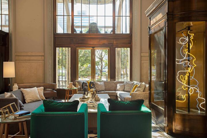 Lobby lounge