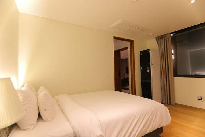 Room 61 of 190