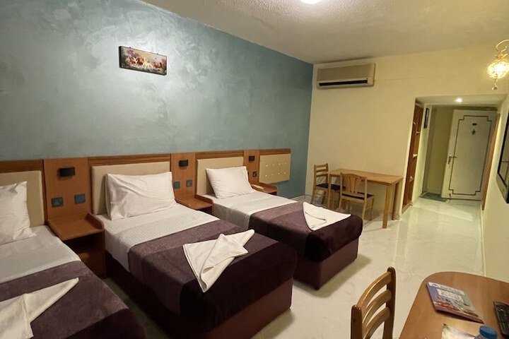 Room 42 of 103