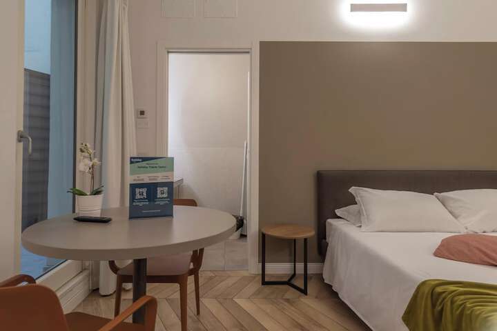 Room 5 of 15