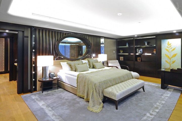 Room 19 of 102