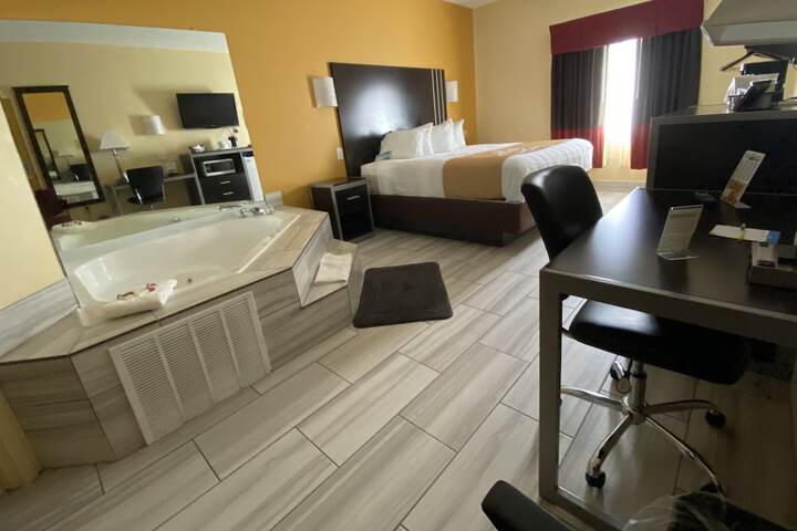 1 King Bed (14 of 15)