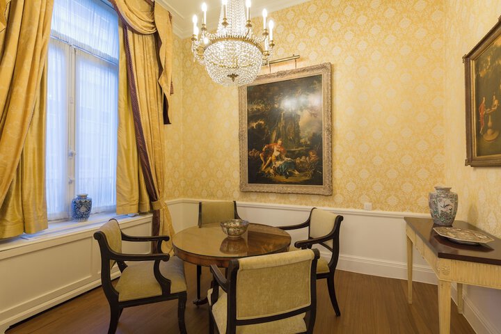 Room 46 of 142