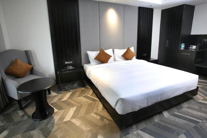 Room 16 of 43