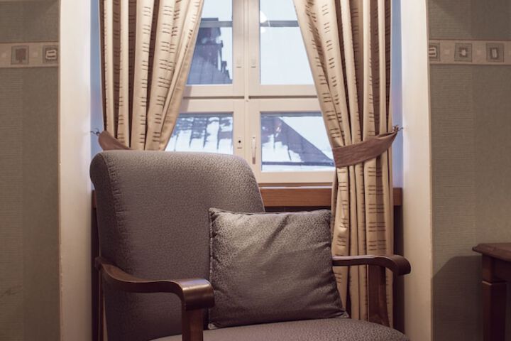 Room 50 of 77