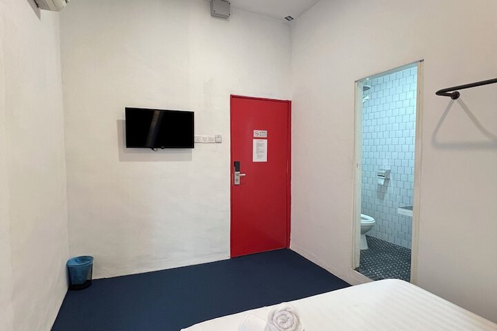 Room 83 of 122