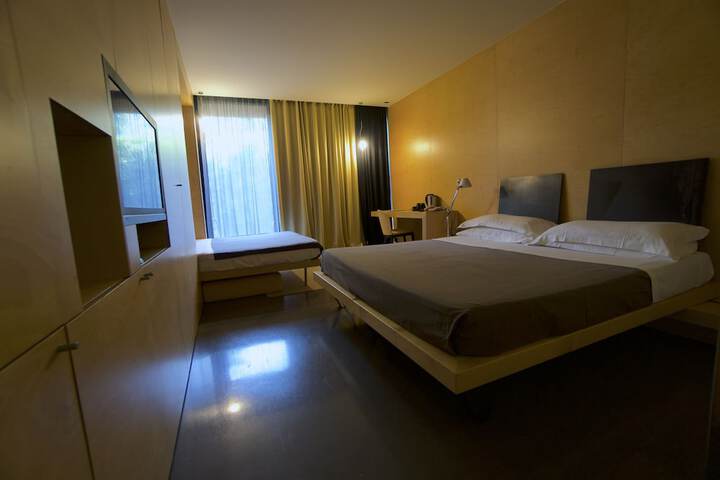 Room 16 of 32