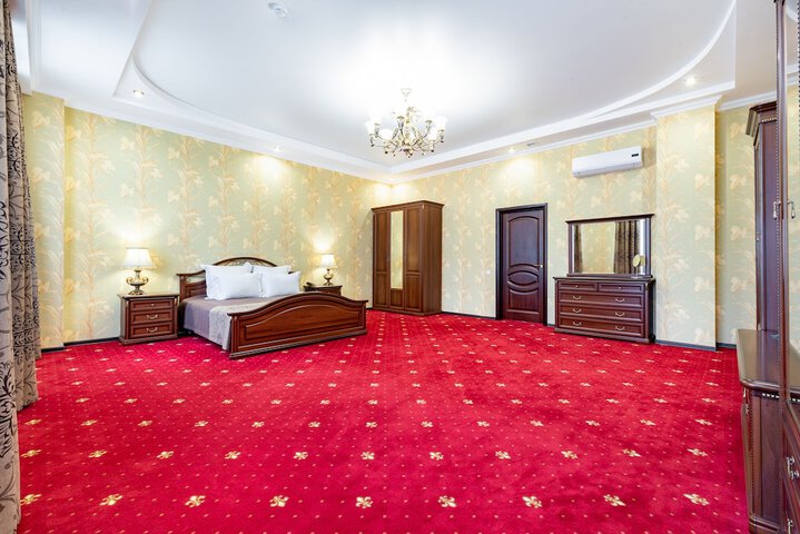 Room 23 of 98