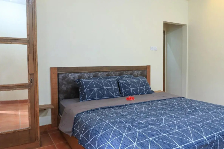 Room 4 of 16