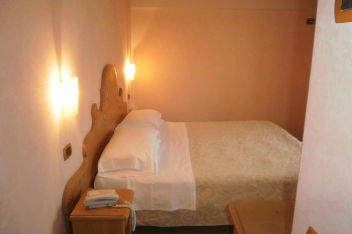 Room 10 of 47