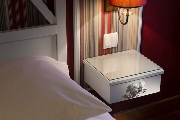 Room 5 of 28