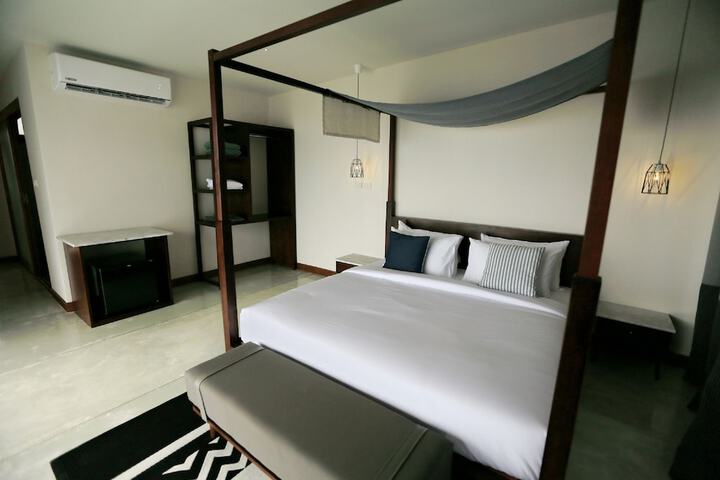 Room 10 of 148