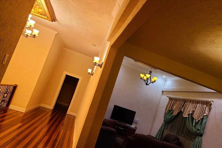 Room 10 of 20