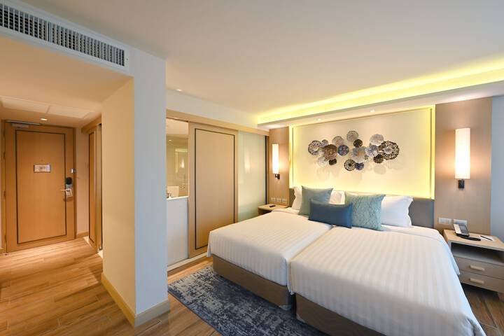 Room 53 of 165