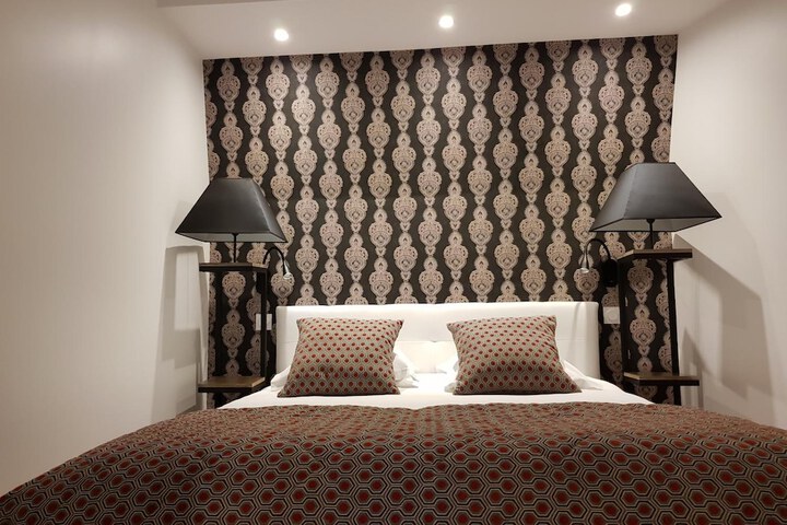 Room 8 of 34