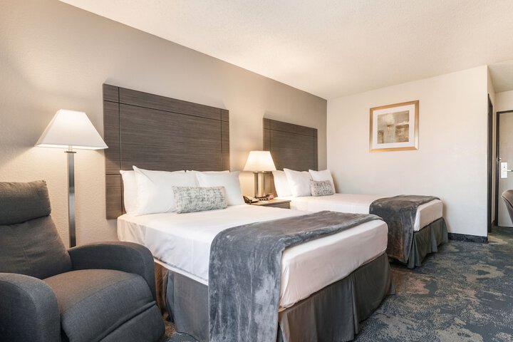 2 Double Beds (1 of 6)