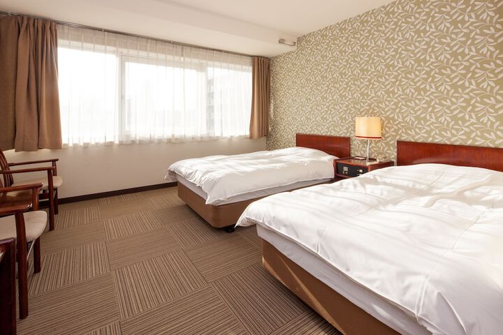 Room 8 of 19